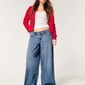 Hollister Low-Rise Medium Wash Cherry Embroidered Super Baggy Jeans